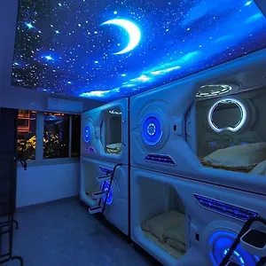 https://hostel-air-capsules-airport-24-h.top-hotels-tarragona.com